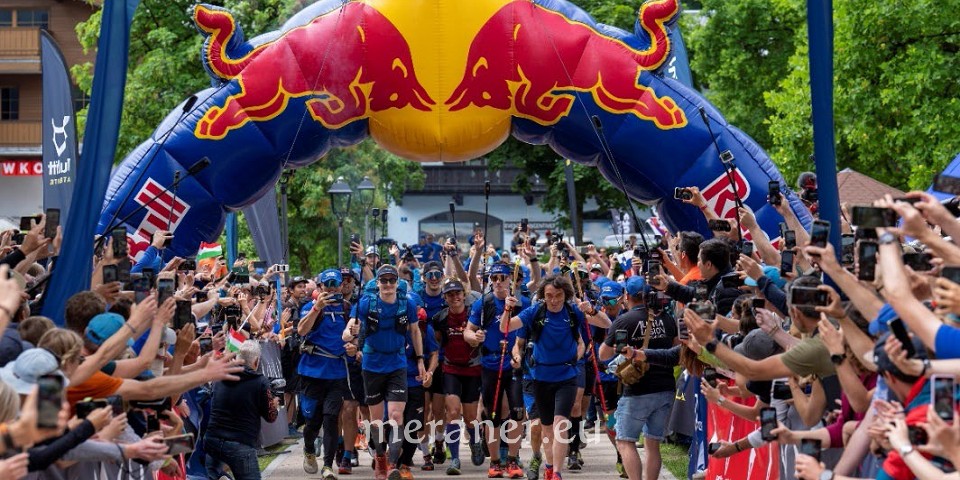 Die Athleten der Red Bull X-Alps passieren im Juni 2025 Meran 2000 und Schenna. Rund um den Wettbewerb gibt’s zahlreiche actiongeladene Veranstaltungen. © Red Bull X-Alps - Christian Lorenz