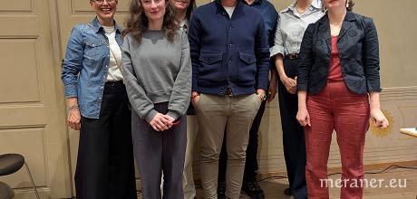 Vorstand mit Mitarbeiterinnen, v.l.n.r. Lisa Leoni, Marianne Lechner, Thina Adams, Florian Hofer, Robert Gruber, Julia Aufderklamm und Mirjam Kaufmann