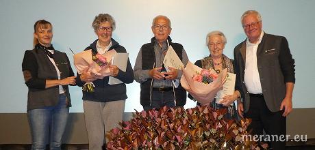V.l.n.r.: Schriftführerin Alexandra Polig, Eva Runggaldier (75 Jahre Mitglied), Toni Grünbacher und Veronika Gruber (beide 60 Jahre Mitglied), Vorsitzender Elmar Knoll