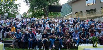 Rund 200 ehrenamtlich Engagierte sorgten für eine gut gefüllte Freilichtbühne und beste Stimmung im Naturnser Bürger- und Rathaus.