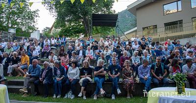 Rund 200 ehrenamtlich Engagierte sorgten für eine gut gefüllte Freilichtbühne und beste Stimmung im Naturnser Bürger- und Rathaus.
