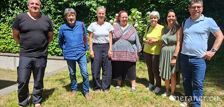 von links] Georg Hofer, Giampaolo Settimo, Elisabeth Rass, Giorgia Lazzaretto, Francesca Giabbai (Presidente uscente / scheidende Vorsitzende), Paola Nigro, Claudio Vitalini. (Assente nella foto / Im Foto abwesend: Gaia Berni).
